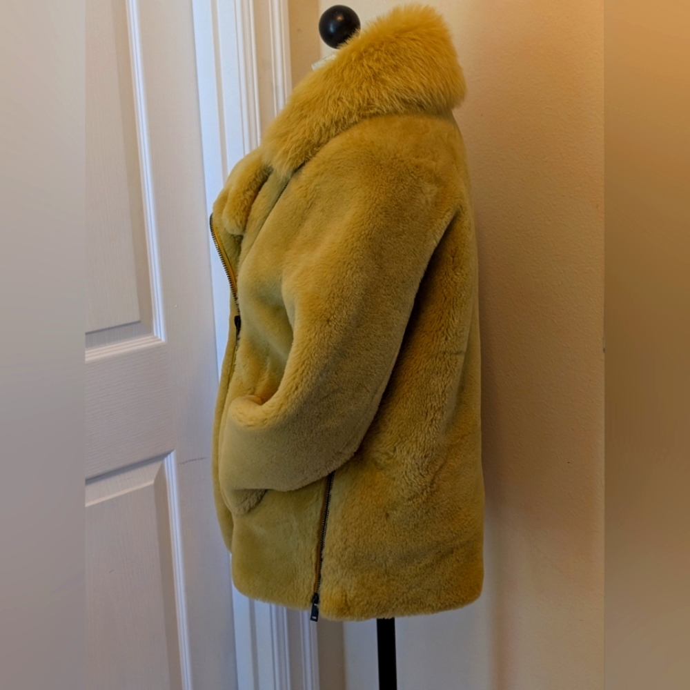 πH.P.β€οΈUGG Nadine Short Shearling Jacket - Picture 4 of 9